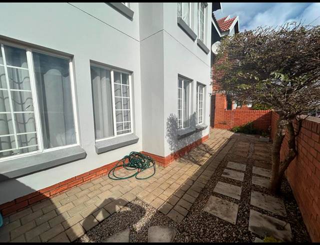 2 BEDROOM APARTMENT FOR SALE IN KOSMOSDAL
